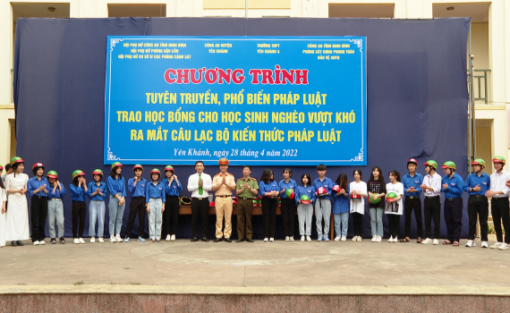 Tuy&ecirc;n truyền, phổ biến ph&aacute;p luật cho học sinh Trường THPT Y&ecirc;n Kh&aacute;nh A