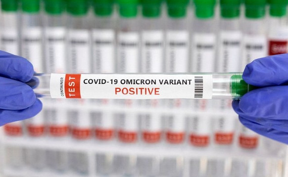WHO đang theo d&otilde;i s&aacute;t sao một loạt c&aacute;c biến thể phụ của Omicron