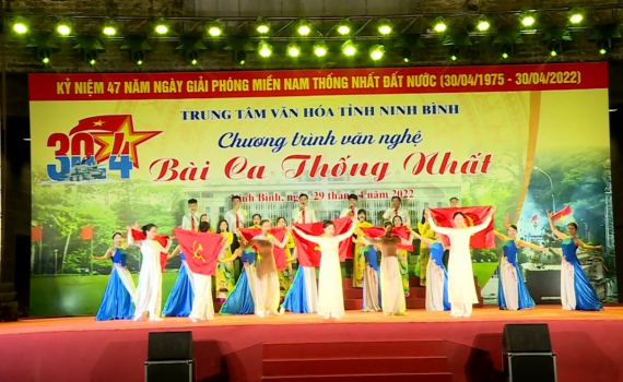 Văn nghệ ch&agrave;o mừng kỷ niệm 47 năm Ng&agrave;y giải ph&oacute;ng miền Nam