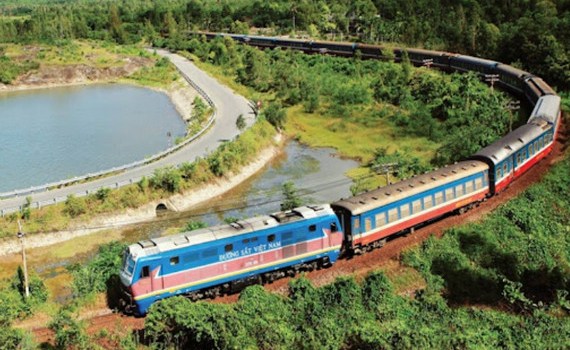 Ng&agrave;nh h&agrave;ng kh&ocirc;ng, đường sắt tăng chuyến dịp 30.4 - 1.5 