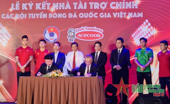 B&oacute;ng đ&aacute; Việt Nam nhận t&agrave;i trợ trước thềm SEA Games 31