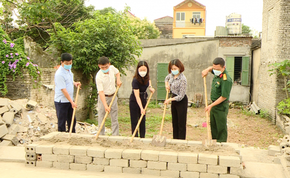Khởi c&ocirc;ng x&acirc;y dựng nh&agrave; t&igrave;nh nghĩa cho gia đ&igrave;nh ch&iacute;nh s&aacute;ch tại phường Nam Th&agrave;nh
