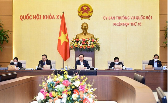 Chủ tịch Quốc hội Vương Đ&igrave;nh Huệ: Khuyến kh&iacute;ch việc kh&aacute;m, chữa bệnh cao cấp, c&oacute; tr&igrave;nh độ cao