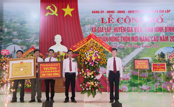 Gia Lập đ&oacute;n bằng c&ocirc;ng nhận x&atilde; đạt chuẩn n&ocirc;ng th&ocirc;n mới n&acirc;ng cao
