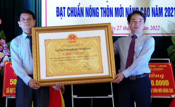 Kh&aacute;nh Cường đ&oacute;n bằng c&ocirc;ng nhận x&atilde; đạt chuẩn n&ocirc;ng th&ocirc;n mới n&acirc;ng cao