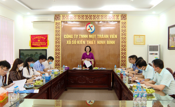 Gi&aacute;m s&aacute;t &ldquo;Việc thực hiện ch&iacute;nh s&aacute;ch, ph&aacute;p luật về thực h&agrave;nh tiết kiệm, chống l&atilde;ng ph&iacute;&rdquo;