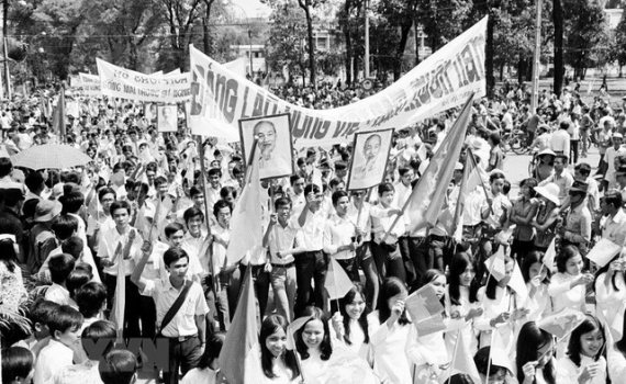 Những b&agrave;i ca sống m&atilde;i c&ugrave;ng th&aacute;ng 4 lịch sử