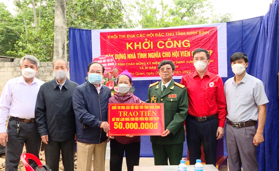 Khởi c&ocirc;ng x&acirc;y dựng nh&agrave; t&igrave;nh nghĩa cho cựu thanh ni&ecirc;n xung phong ở x&atilde; Gia Thủy