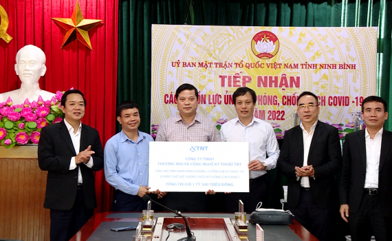 Ủy ban MTTQ Việt Nam tỉnh tiếp nhận 20 m&aacute;y thở ủng hộ ph&ograve;ng, chống dịch COVID-19
