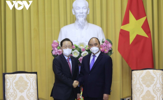 Chủ tịch nước Nguyễn Xu&acirc;n Ph&uacute;c tiếp Chủ tịch Quỹ bảo l&atilde;nh t&iacute;n dụng H&agrave;n Quốc