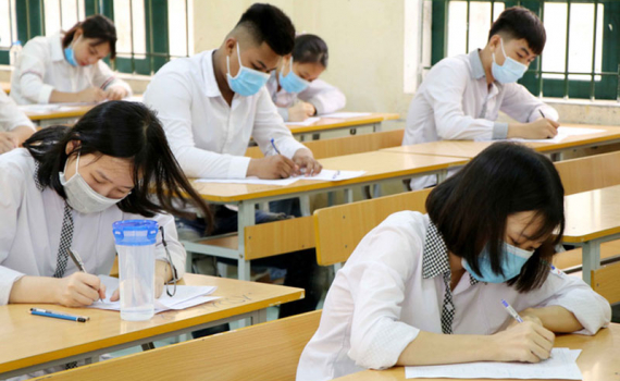 Th&iacute; sinh bắt đầu thử đăng k&yacute; dự thi tốt nghiệp Trung học Phổ th&ocirc;ng trực tuyến