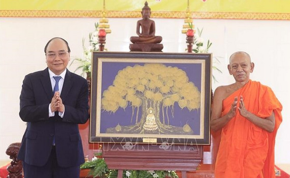Tạo điều kiện cho đồng b&agrave;o c&oacute; đạo v&agrave; chức sắc c&aacute;c t&ocirc;n gi&aacute;o thực hiện tốt việc tu h&agrave;nh ch&acirc;n ch&iacute;nh