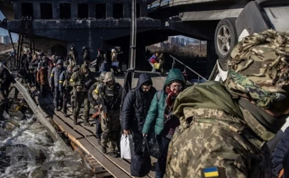 Ukraine v&agrave; Nga tiến h&agrave;nh trao đổi t&ugrave; binh theo thỏa thuận đ&agrave;m ph&aacute;n