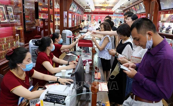 Gi&aacute; v&agrave;ng trong nước giảm