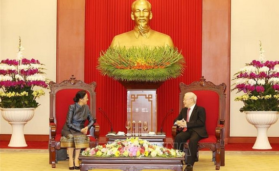 Tổng B&iacute; thư Nguyễn Ph&uacute; Trọng tiếp Ủy vi&ecirc;n Bộ Ch&iacute;nh trị, Ph&oacute; chủ tịch nước L&agrave;o