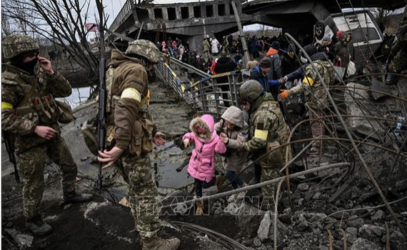 Ukraine tiếp tục sơ t&aacute;n d&acirc;n thường khỏi Mariupol