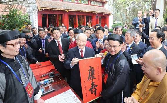 B&agrave;n về văn h&oacute;a ch&iacute;nh trị
