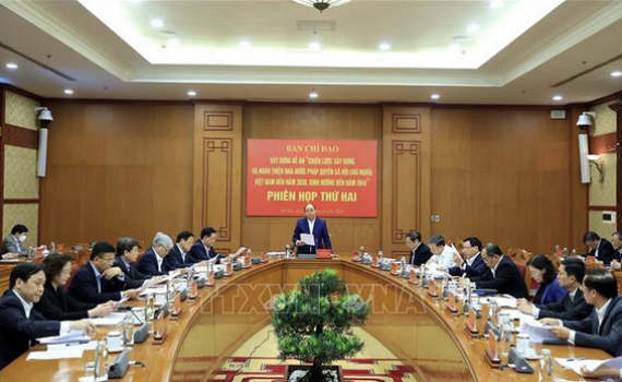 X&acirc;y dựng ph&aacute;p luật nghi&ecirc;m minh, tạo điều kiện cho ph&aacute;t triển