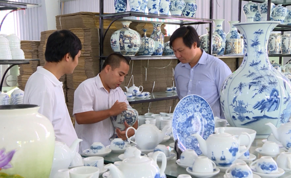 Ph&aacute;t triển l&agrave;ng nghề gốm Bồ B&aacute;t gắn với du lịch bền vững