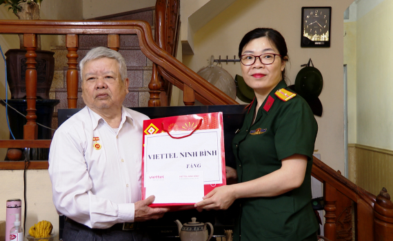 Hội CCB tỉnh, Viettel Chi nh&aacute;nh Ninh B&igrave;nh thăm, tặng qu&agrave; nh&acirc;n Kỷ niệm ng&agrave;y Giải ph&oacute;ng miền Nam