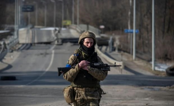 Tổng thống Ukraine k&yacute; ban h&agrave;nh luật tăng chi ti&ecirc;u quốc ph&ograve;ng