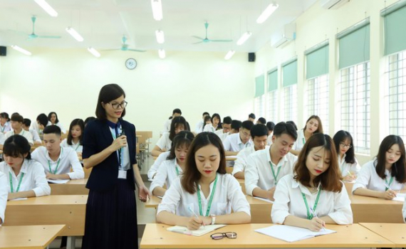Tăng học ph&iacute; bậc đại học: C&aacute;c gia đ&igrave;nh cần lưu &yacute; c&aacute;ch t&iacute;nh của trường