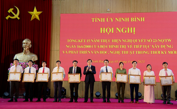 Tổng kết 15 năm thực hiện Nghị quyết số 23 của Bộ Ch&iacute;nh trị về "Tiếp tục x&acirc;y dựng v&agrave; ph&aacute;t triển văn học, nghệ thuật trong thời kỳ mới"