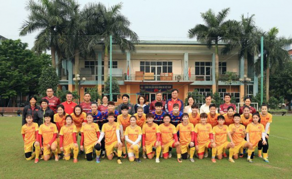 Đội tuyển nữ Việt Nam l&ecirc;n đường tập huấn chuẩn bị cho SEA Games