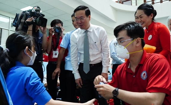 Chủ tịch nước V&otilde; Văn Thưởng dự Lễ ph&aacute;t động Th&aacute;ng Nh&acirc;n đạo cấp quốc gia năm 2023