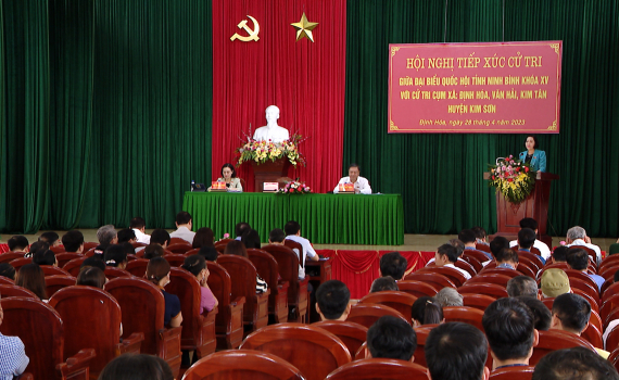 Đo&agrave;n ĐBQH tỉnh tiếp x&uacute;c cử tri huyện Kim Sơn