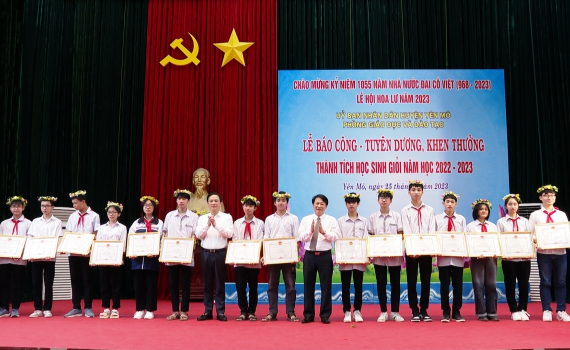 Y&ecirc;n M&ocirc; tổ chức Lễ b&aacute;o c&ocirc;ng, tuy&ecirc;n dương, khen thưởng th&agrave;nh t&iacute;ch học sinh giỏi