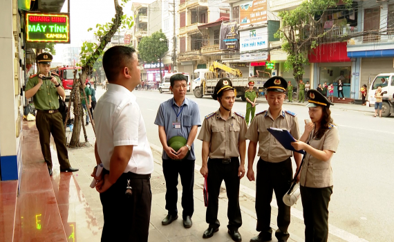 Cưỡng chế thi h&agrave;nh &aacute;n d&acirc;n sự đối với &ocirc;ng Phạm Quốc Thịnh, b&agrave; Phạm Thị Uy&ecirc;n tại phố 7, phường Đ&ocirc;ng Th&agrave;nh, th&agrave;nh phố Ninh B&igrave;nh