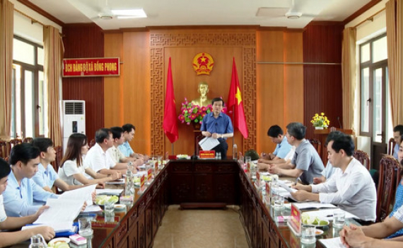 C&aacute;c đồng ch&iacute; l&atilde;nh đạo tỉnh khảo s&aacute;t, nắm t&igrave;nh h&igrave;nh x&acirc;y dựng n&ocirc;ng th&ocirc;n mới tại một số x&atilde; của huyện Nho Quan