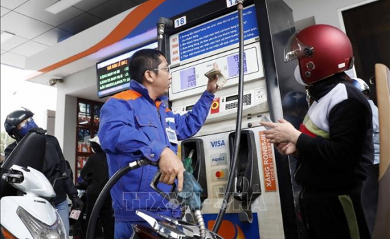 Từ 17 giờ h&ocirc;m nay (21-4), gi&aacute; xăng dầu đồng loạt giảm
