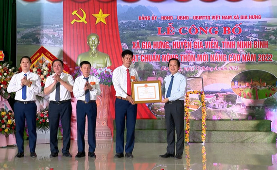  Gia Hưng tổ chức Lễ c&ocirc;ng bố đạt chuẩn x&atilde; n&ocirc;ng th&ocirc;n mới n&acirc;ng cao năm 2022