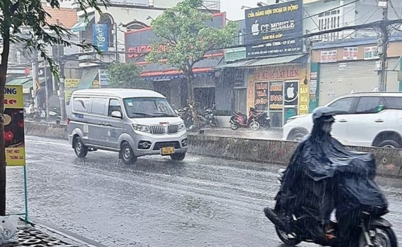 Thời tiết h&ocirc;m nay (22-4): Bắc Bộ c&oacute; mưa r&agrave;o, Nam Bộ nắng n&oacute;ng