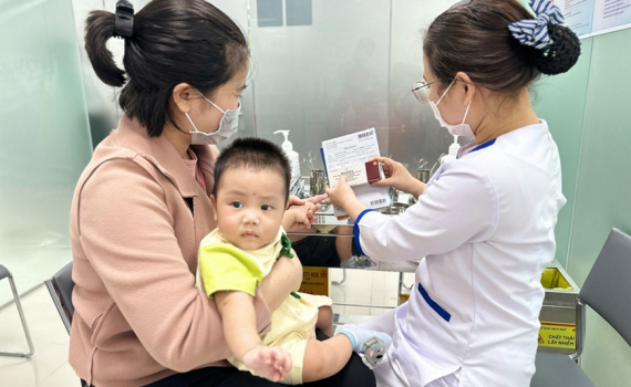Ti&ecirc;m vaccine đ&atilde; bảo vệ h&agrave;ng triệu trẻ em tại Việt Nam khỏi nhiều loại bệnh