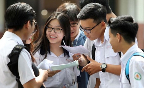H&ocirc;m nay (24-4), học sinh lớp 12 bắt đầu thử đăng k&yacute; thi tốt nghiệp THPT
