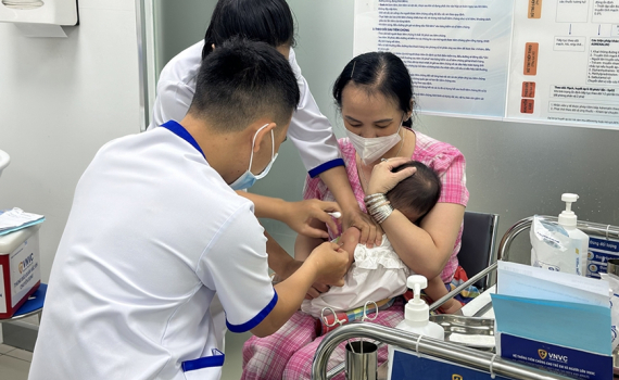 Ngăn chặn dịch sởi b&ugrave;ng ph&aacute;t