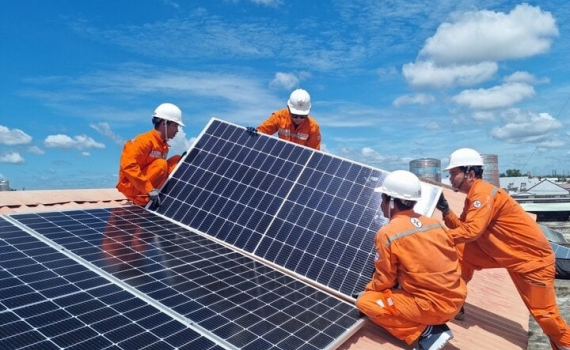 Đề xuất cơ chế, ch&iacute;nh s&aacute;ch khuyến kh&iacute;ch ph&aacute;t triển điện mặt trời m&aacute;i nh&agrave; tự sản, tự ti&ecirc;u