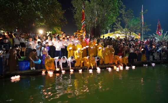 Đại lễ cầu Quốc th&aacute;i d&acirc;n an v&agrave; Đ&ecirc;m hội hoa đăng