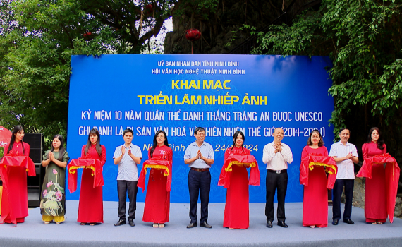 Khai mạc triển l&atilde;m nhiếp ảnh về di sản Tr&agrave;ng An