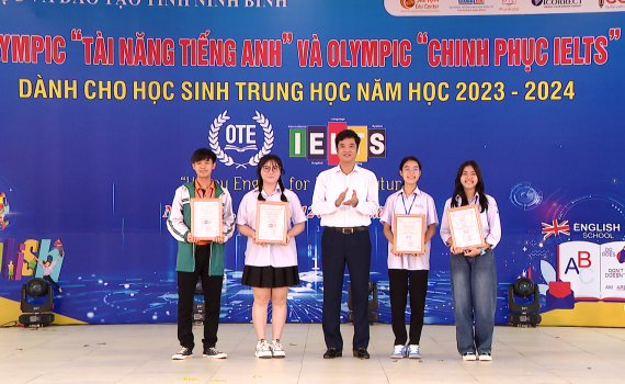 Trao giải Cuộc thi tiếng Anh d&agrave;nh cho học sinh trung học