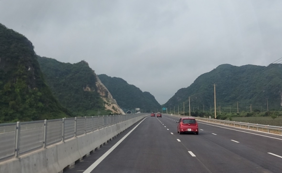Tổ chức vị tr&iacute; dừng nghỉ tạm tr&ecirc;n cao tốc dịp nghỉ lễ 30/4 - 1/5