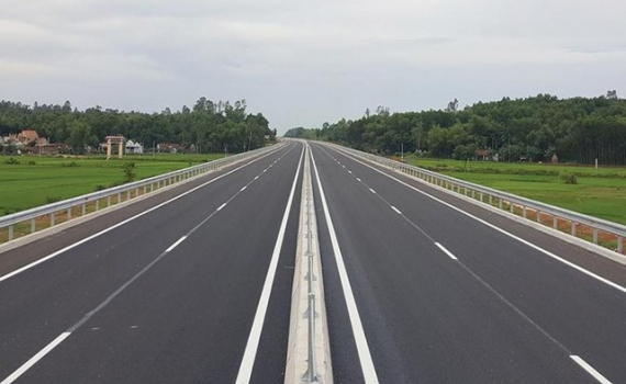 Đẩy nhanh tiến độ triển khai c&aacute;c dự &aacute;n trọng điểm quốc gia