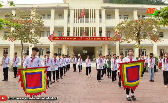 Học sinh Hoa Lư hướng về Lễ hội