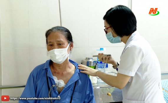 Nhiều bệnh nh&acirc;n bị vi&ecirc;m da do tiếp x&uacute;c với kiến ba khoang