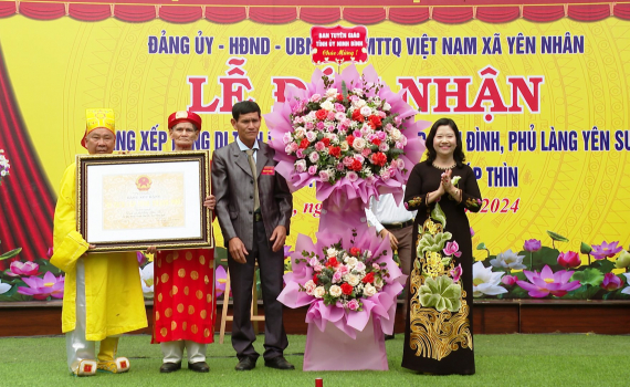 Lễ đ&oacute;n nhận Bằng di t&iacute;ch lịch sử - văn h&oacute;a cấp tỉnh: Đ&igrave;nh v&agrave; Phủ l&agrave;ng Y&ecirc;n Sư