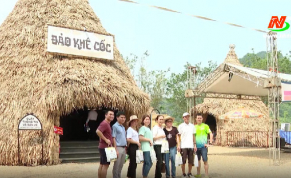 Đ&ocirc;ng đảo du kh&aacute;ch đến Ninh B&igrave;nh trong ng&agrave;y đầu nghỉ lễ