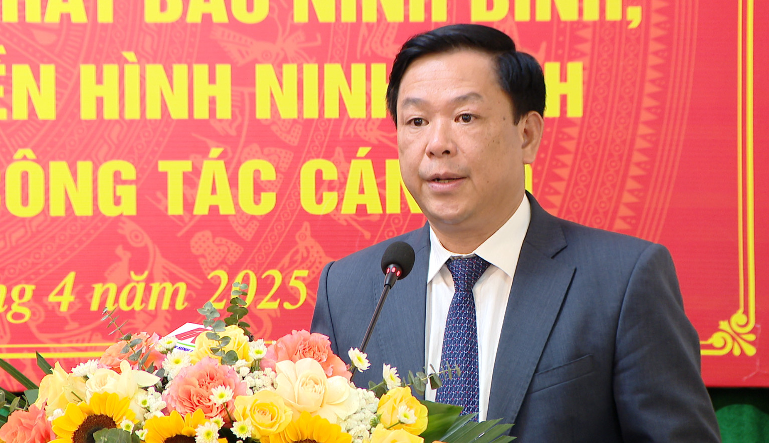 Công bố quyết định hợp nhất Báo Ninh Bình và Đài Phát thanh và Truyền hình Ninh Bình - Báo và Đài Phát thanh - Truyền hình Ninh Bình